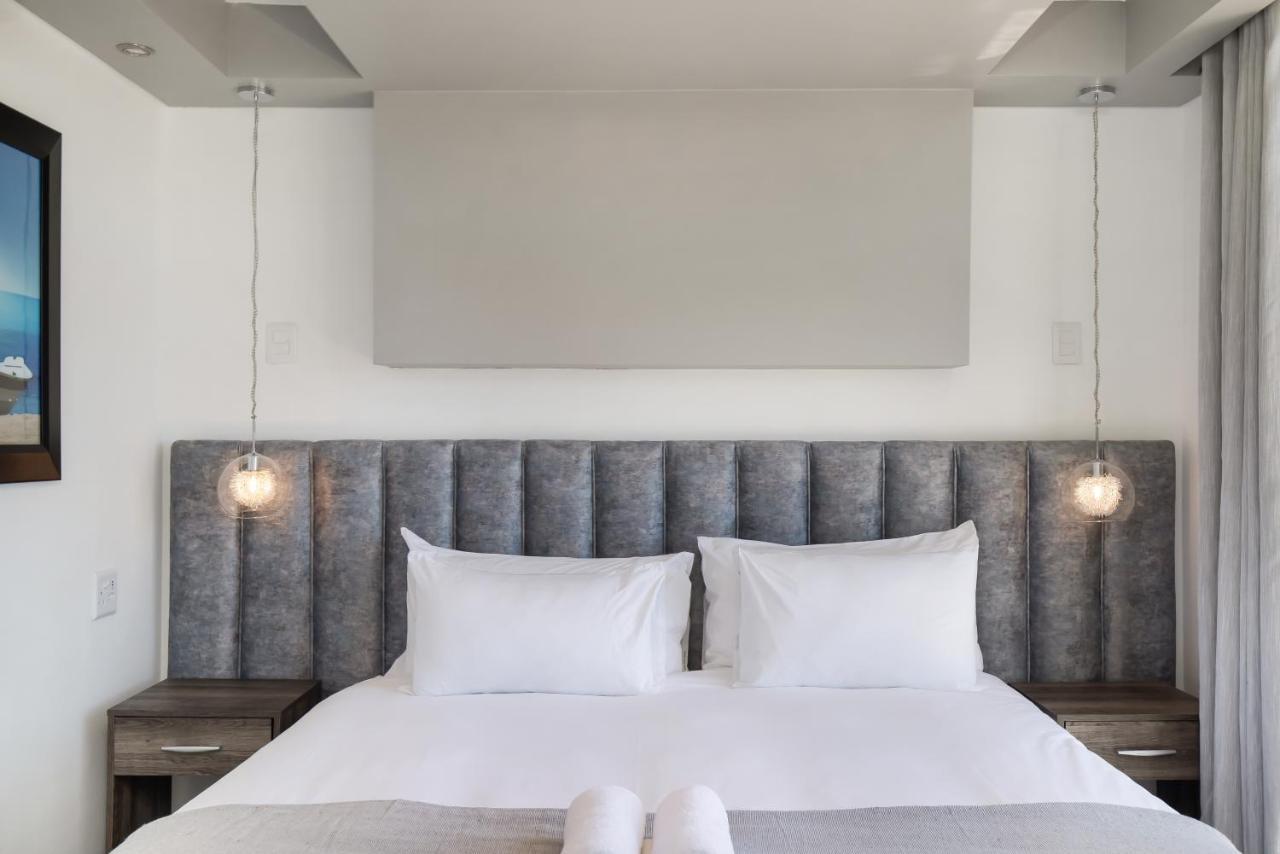 Knightsbridge E906 Apartment
