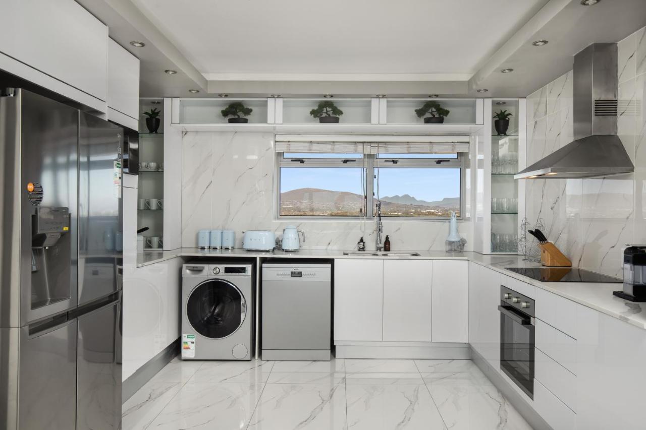 Knightsbridge E906 Apartment Cape Town